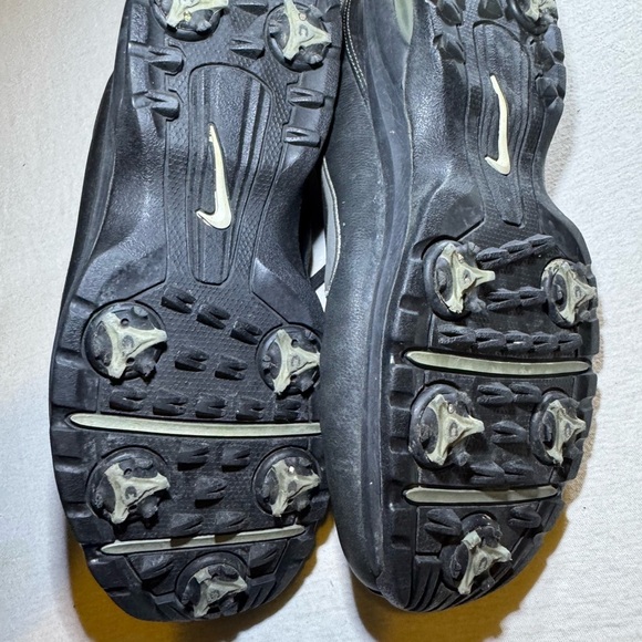 Nike Men's Black and Gray golf shoes - Picture 4 of 8